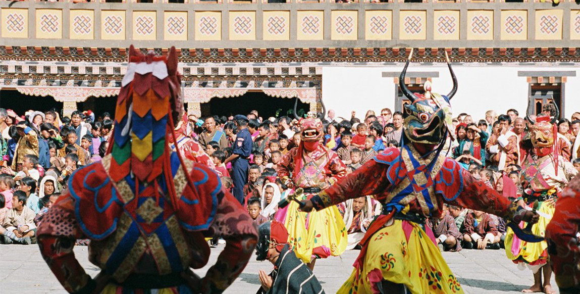 Danse pendant Tsechu Bhoutan